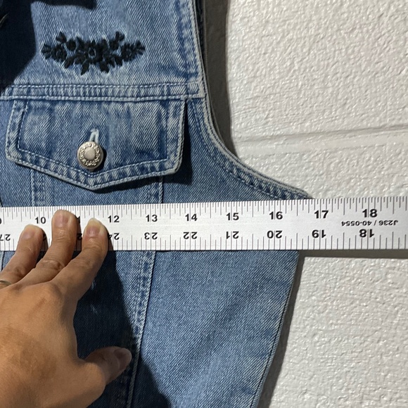 Vintage 90s Denim Vest with Velvet Collar and Embroidery Western Style - Picture 4 of 6